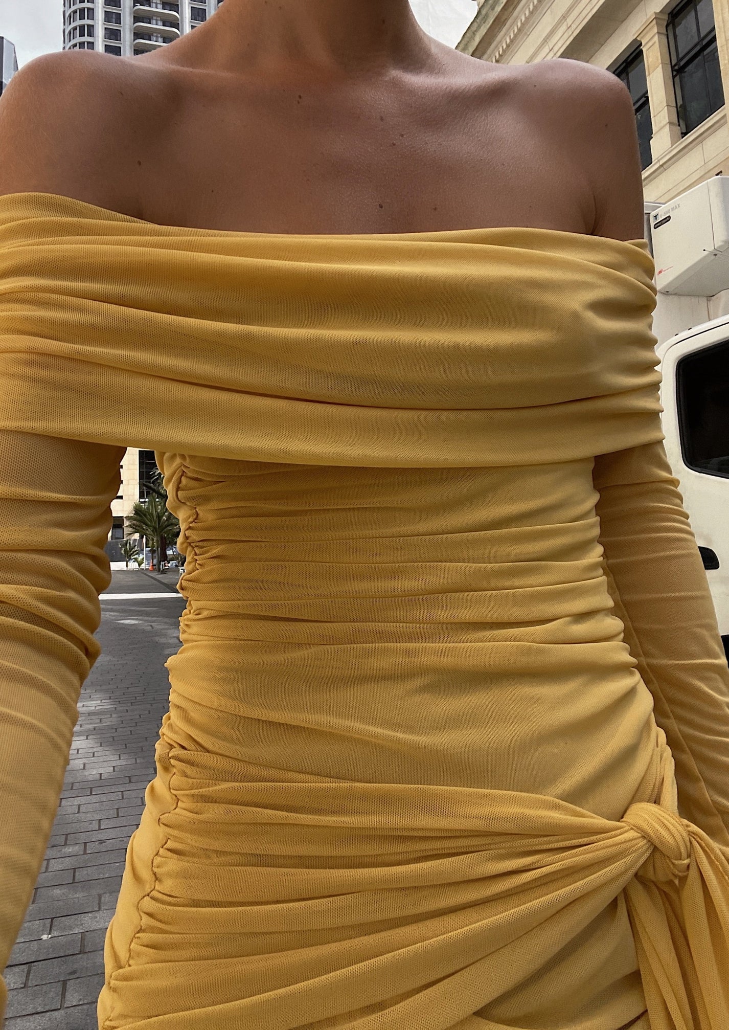 Benni Yasmin Off Shoulder mini - Mustard